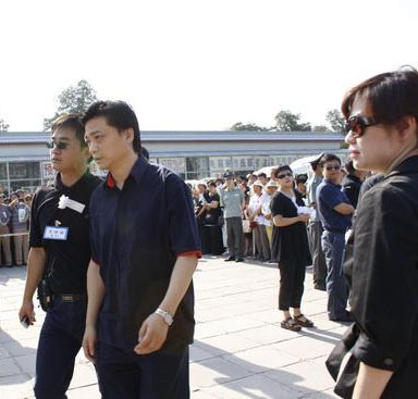 崔永元憔悴现身