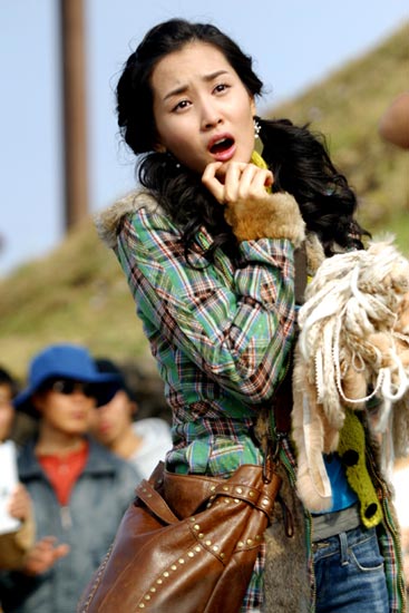 英雄救美？裕邻大受感动。