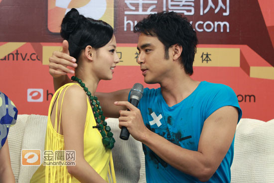 明道张嘉倪再演吻戏