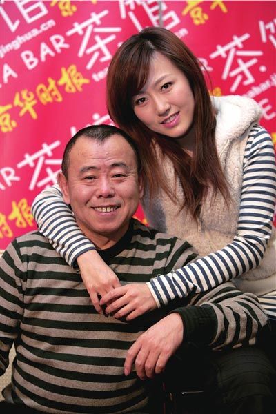潘长江 潘阳：毫无疑问，潘阳是潘长江一生最得意的“作品”了。潘长江曾无比骄傲的说：“她长得像她妈妈一样漂亮，才华像我一样横溢。长江后浪推前浪，期待女儿早日把老爸拍在沙滩上。潘阳人气超过我那天，我一定会高兴、会自豪。”如今女儿潘阳也在娱乐圈小有成就了，当爸爸的就开始操心起女儿的终身大事，公开表示说：“只要男孩子能呵护潘阳，爱她一辈子，有责任心和事业心就够了。比我漂亮就行，但个头儿必须超过我。”有这样风趣幽默又贴心的老爸，潘阳无疑是一个超级幸福的女儿。