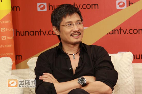 铁面包小柏笑了
