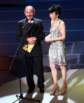 莫文蔚为《原创人生》斯维利固德纳松颁最佳男演员奖
