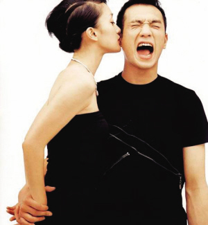 最近娱乐圈流行发声明。结婚声明，离婚声明，连恋人分手，也要发声明。这不，周迅虽然不是第一次跟男人讲分手，却第一次为了这件私事发表了一个公开声明。