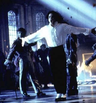 1997年在另一部音乐剧《Ghosts》中出演神秘莫测的鬼怪。