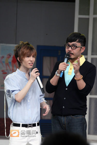 汪涵介绍郭敬明家乡是四川自贡。并称自贡是史前恐龙的故乡。（图文：李湘 金鹰娱乐独家稿件 转载请注明出处）