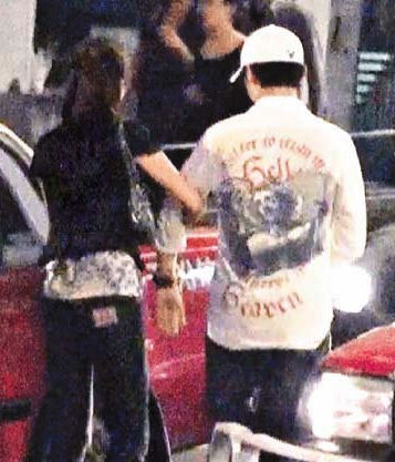 据香港媒体报道，杨恭如前晚(6月27日)被发现与一名高大型男到香港兰桂坊泡夜店，尽兴至凌晨3时，恭如还挽着男伴手臂并肩离开。当她登上的士后，突然发现有记者拍照，即不让男伴上车。不过事后恭如被问到当晚的型男是否其新男友，她却说：“不是！”