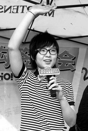 
周笔畅人气十足

