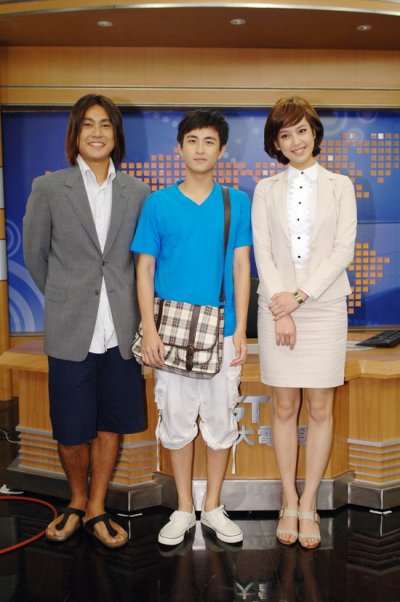 左起:朱孝天、黄靖伦、陈庭妮同台出演偶像剧《桃花小妹》