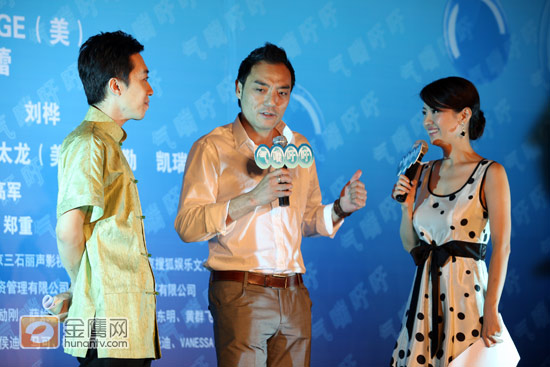 导演上台与媒体见面