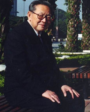 梁羽生：1月22日，一代武侠小说大师梁羽生因病在悉尼去世，享年85岁。梁羽生原名陈文统，1924年3月22日生于广西蒙山一个书香门第，被誉为新派武侠小说的开山祖师，其代表作有《白发魔女传》、《七剑下天山》、《萍踪侠影录》等。