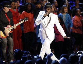 　will.i.am：当红嘻哈组合黑眼豆豆(Black Eyed Peas)的创作核心，他总是乐此不疲地谈论迈克尔-杰克逊对自己的启发。你可以从黑眼豆豆那种富有娱乐性的表演中找到迈克尔-杰克逊影子，而will.i.am挤眉弄眼的表情也颇得迈克尔-杰克逊的真传。最重要的是，他跟尼奥一样获得了与偶像合作的机会。