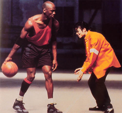 1991年 乔丹受邀参演杰克逊的MTV“Jam”，在MTV中他向乔丹学习投篮，乔丹向他学习太空舞步，两个MJ的经典表演成为那个时代黑人们最津津乐道的事情。