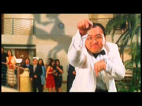香港导演王晶一向乐于客串自己的影片，比如《金钱帝国》中的猪油仔，《洪熙官》中的“方世玉”。王晶甚至还自编自导自演了《靓足智多星》，并担当男一号过足了戏瘾。但影迷们最津津乐道的还是《千王之王2000》施展肥螳螂的王晶。