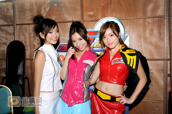 刘欣宜、钟蕙芝、胡心诺、以“高达美少女组”形象出席“SD高达嘉年华”造型亮相。