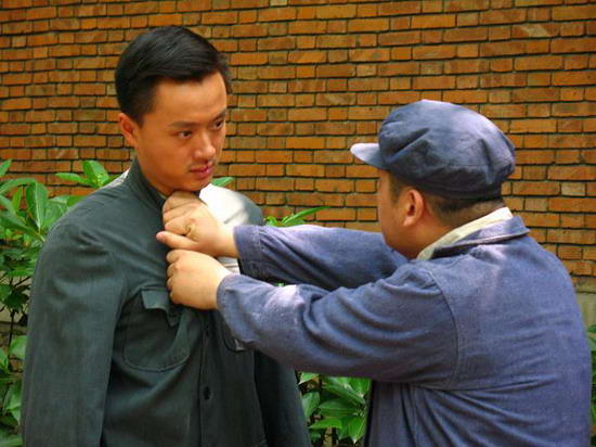 吴健遭情敌暴打
