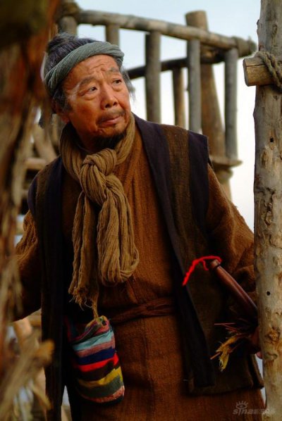 午马饰刘老儿：午马是老戏骨，他演的是牛郎的爹，从小小偏心眼，疼又胖又傻的大儿子，从来不疼小儿子牛郎，认为牛郎是“天煞孤星”，但当他被大儿子气病以后再真正明白：牛郎是孝子。午马诠释的父亲一角，不一定是天下父亲的典型性代表，但也确实有这样的父亲，也还不少。我觉得，刘老儿的经历与结局实际上是对此类父亲的警示。