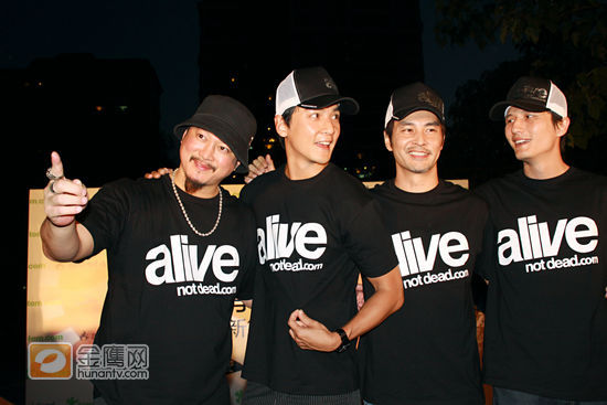 alive四子一起现身，引女观众尖叫，可见超高人气。