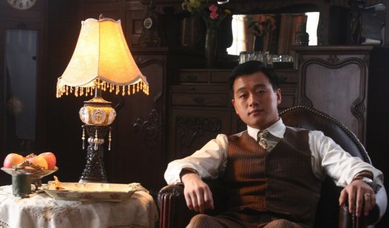 佟大为饰蒋纬国 金鹰娱乐讯 献礼大片《建国大业》将于2009年9月17日全国公映。本片群星云集，星光璀璨，饰演国民政府官员的即有姜文、张国立、陈道明、陈凯歌、吴宇森、陈坤、佟大为等知名演员和导演