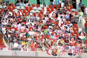 当晚演唱会这个区域的看台可以说是“明星区”,白色小圈所示全是娱乐界名人。