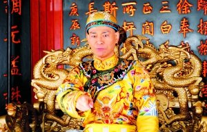 有导演和摄影帮忙,郑少秋不怕“装嫩”。