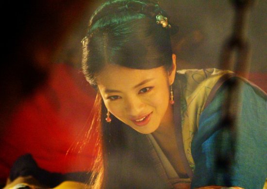 有一场戏是“织女”拿着黄瓜和丝瓜追打“牛郎”，两人打情骂俏的镜头。初次拍戏的田亮没有料到安以轩手拿黄瓜就真的带劲敲下去，拍完后田亮直叫：“你居然真的敲我。”安以轩开心大笑：“太过瘾了！想想谁敢拿黄瓜敲奥运冠军的头啊！拍戏给我这个福利，我还不得多敲敲呀，机会太难得了！哈哈！”