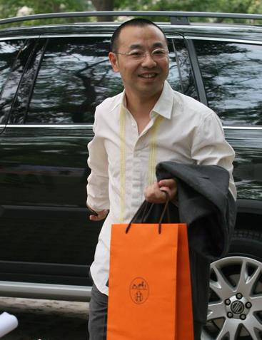 刘仪伟笑容满面