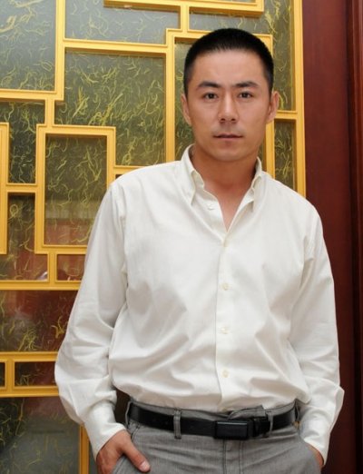 暗指王宝强不合群
