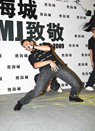 陈伟霆以舞痛悼MJ  周定纬写歌表追思