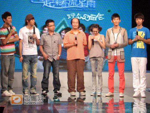 左起:朱梓骁、俞灏明、宋洋(导演)、沈怡(导演)、郑爽、张翰、魏晨