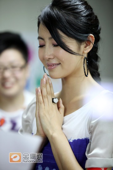 影迷热情让李芯逸感动流泪
