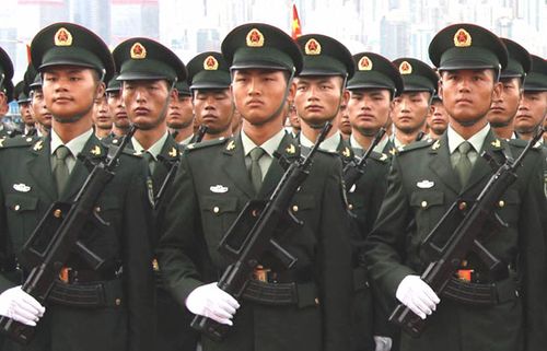 资料图：解放军陆军士兵列队