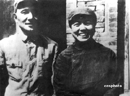 1939年，邓小平与卓琳结婚时的照片。 中新社发 贾国荣 摄
