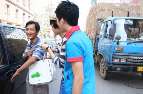 BOBO亲自号召路人支持环保
