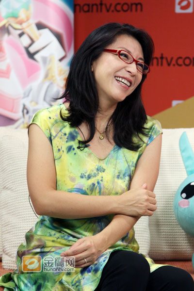 小野丽莎笑颜不改