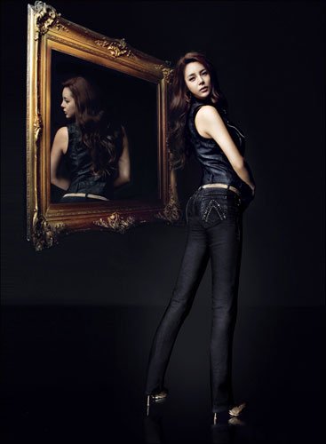 朴诗妍广告写真蜂腰美胸惹眼