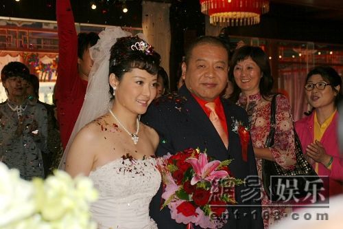 婚礼现场，当日最重要的一场戏。