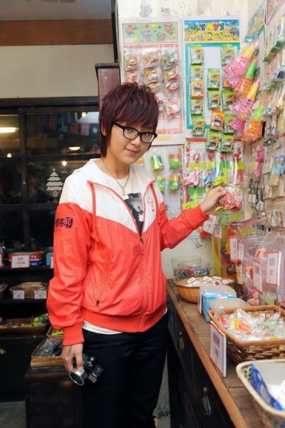 周笔畅逛台北小店