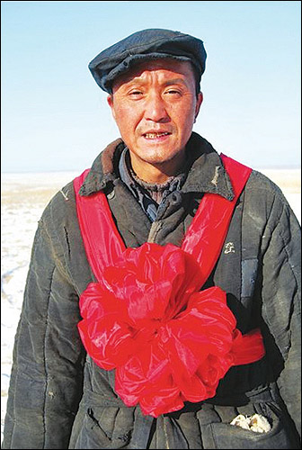 看了《铁人》里的吴刚，你会忘掉《潜伏》里的他