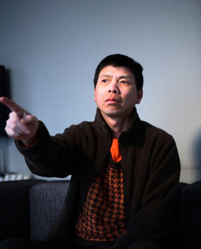冯小刚：冯小刚曾炮轰食品安全法,还炮轰香港电影观众“不识货”，激动之处当众爆粗。近日更是炮轰明星排场大 ,一个明星都带十个八个助理，同时重击台湾某些男演员不是口齿不清就是娇滴滴。两岸三地炮轰了个遍。