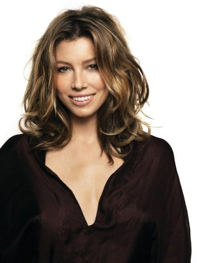 好莱坞尤物杰西卡·贝尔(Jessica Biel)与贾斯汀的恋情9月宣布告吹。与此同时，一组杰西卡的写真曝光，迷离的眼神，光滑的玉腿，令她像花中仙子一样清丽可人。