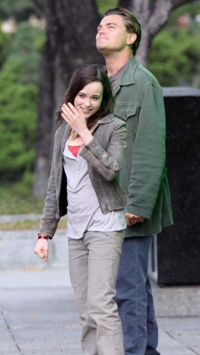 金鹰娱乐讯 据国外媒体报道，莱昂纳多-迪卡普里奥(Leonardo DiCaprio)与艾伦-佩奇(Ellen Page)当地时间周一在洛杉矶市区拍摄《蝙蝠侠6》导演克里斯托弗-诺兰的新片《奠基》(Inception)时被拍到在现场交谈。