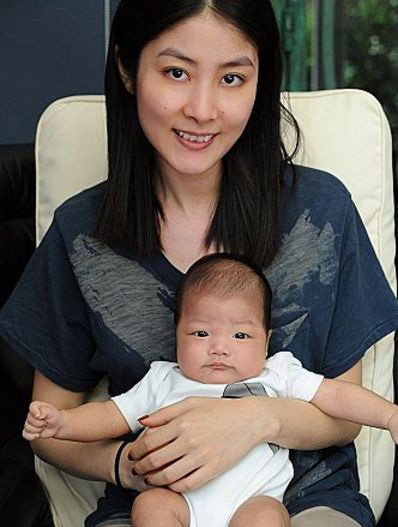 2009年7月10日，陈慧琳剖腹诞下6磅重男婴。到10月20日，刚好是其爱子刘昇出生满一百日。也就在当天，陈慧琳发布了最新网志，主动曝光了爱子刘昇(Chace)的百日照。照片上的Chace表情多变、精灵可爱。