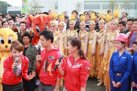 国庆湖南花车表演展现“智勇”赛场