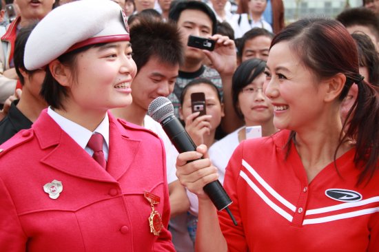 美丽女民兵讲述阅兵式激动一刻