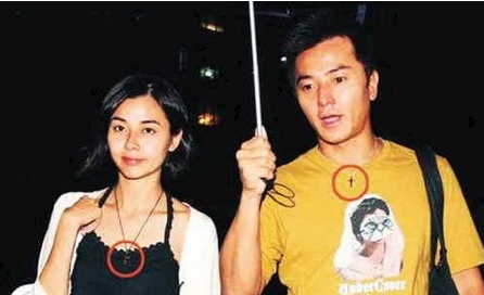 蒙嘉慧 近年来已渐渐隐退过着悠闲半退休生活的郑伊健早前突然回归歌坛，让不少人跌破眼镜。紧接着就有周刊爆出：“伊面”之所以重回忙碌的娱乐圈，皆因其女友蒙嘉慧嗜赌成性，而且喜欢投资高风险产品，在金融海啸中把“伊面”的积蓄败得七七八八。