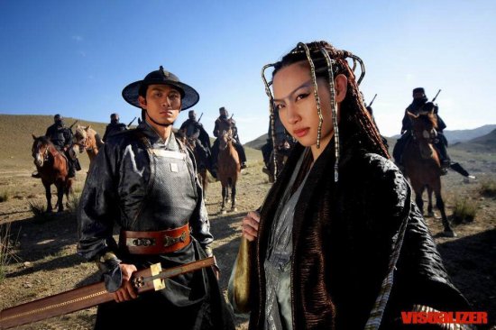 由甄子丹、赵薇领衔主演的浪漫古装大片《锦衣卫》近期宣传渐密，主要人物造型陆续见光。开机前曾令导演李仁港自称“找得好苦”的性感西域女杀手“脱脱”造型也顺势曝光，“香港金像奖最佳新人”徐子珊果然十分有料亦不负众望，“胸”气逼人深沟不见底，令锦衣卫“玄武”都看到傻眼！