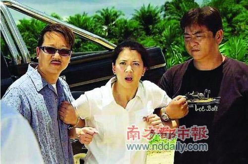 绑匪一个是制作联系人（左），一个是地陪（右）。