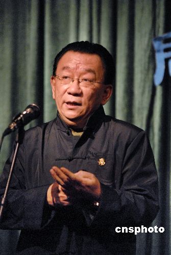 侯耀文