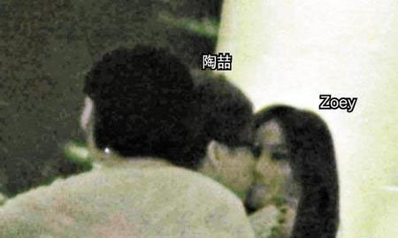 陶喆上周四凌晨在尖沙嘴洲际酒店会合Zoey后，情不自禁抱住她亲