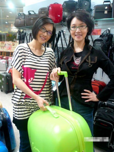 珈颖送给妈妈旅行箱
